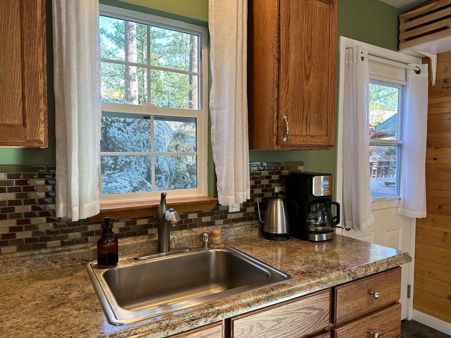 Full kitchen image 1