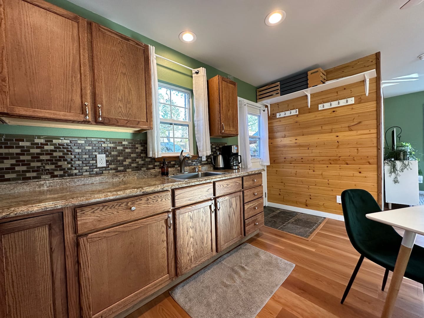 Full kitchen image 2