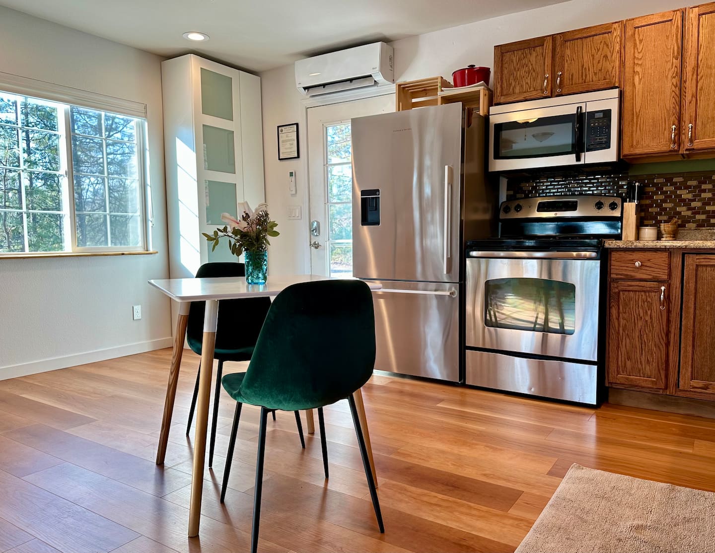 Dining area image 2