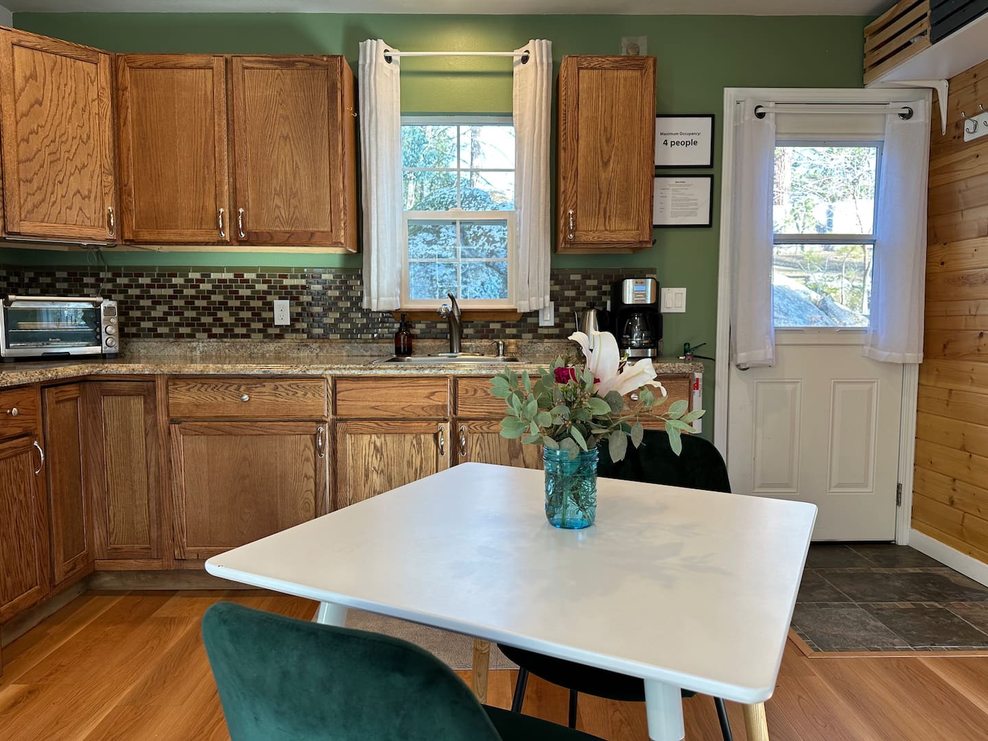 Dining area image 3