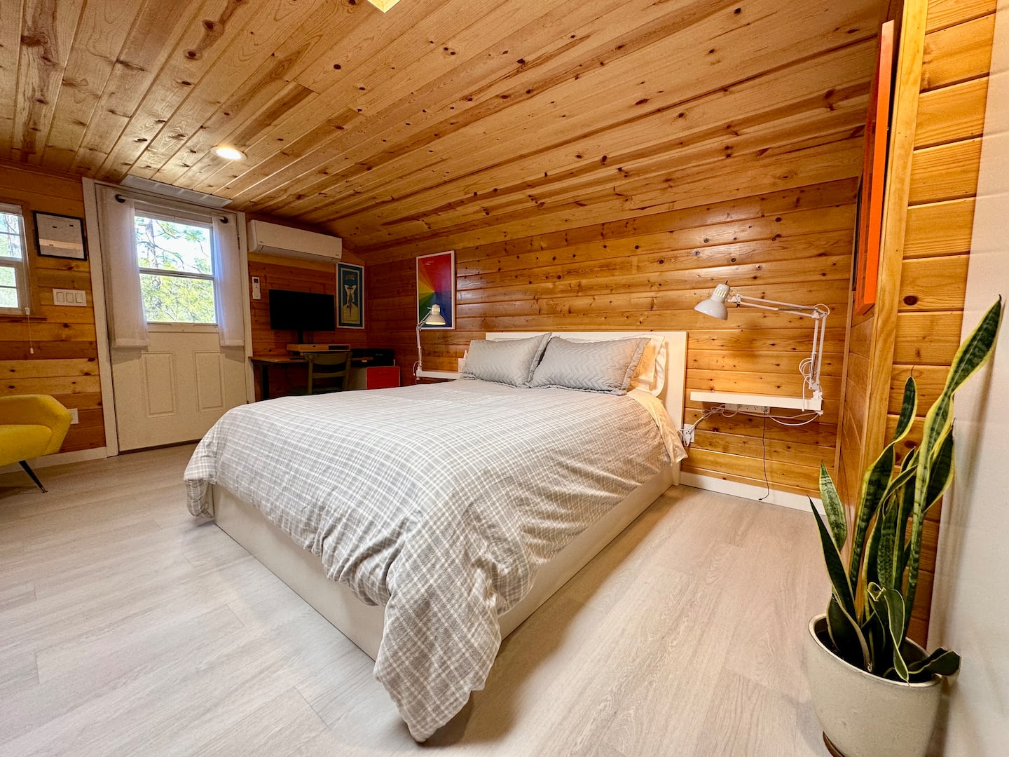 Bedroom image 4