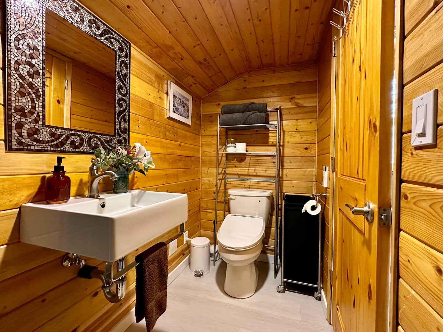 Full bathroom 1 image 3