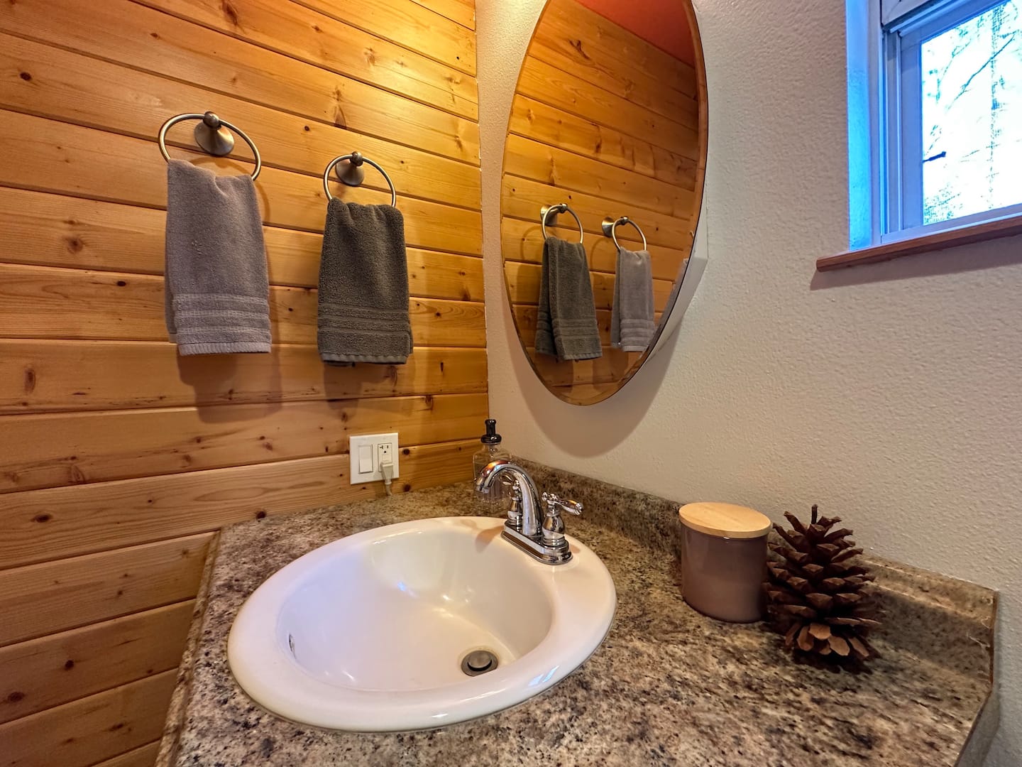 Full bathroom 1 image 4