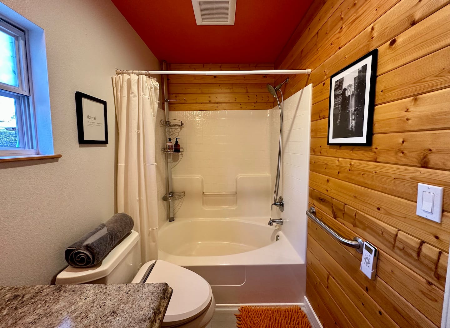 Full bathroom 2 image 1