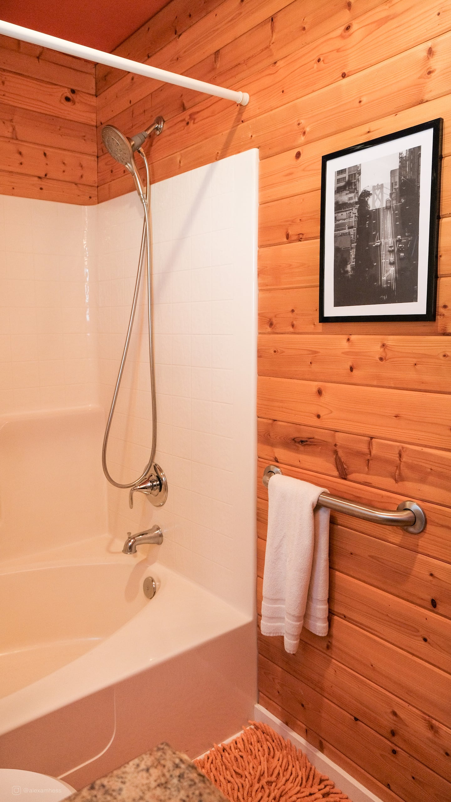 Full bathroom 1 image 3