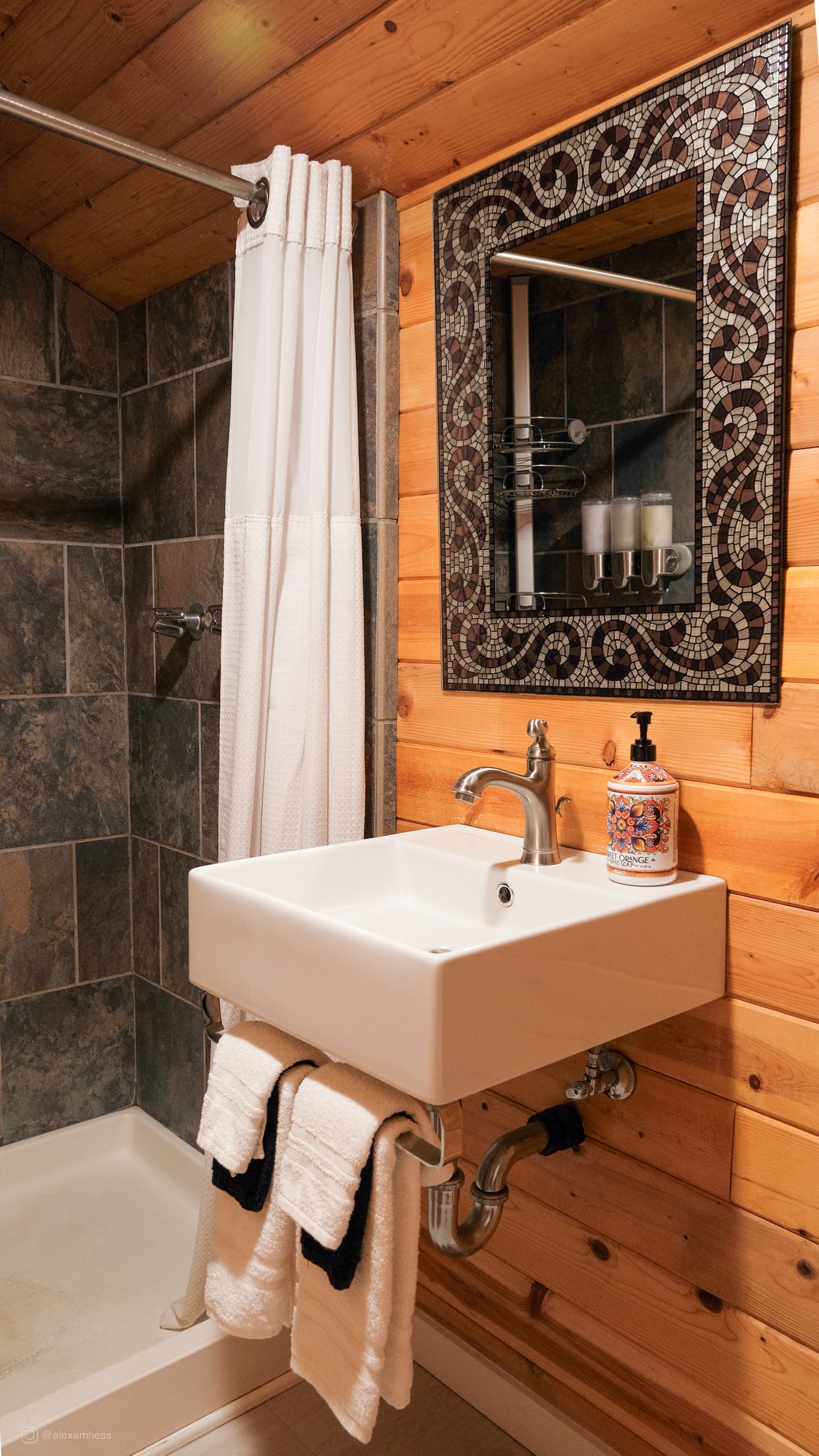 Full bathroom 2 image 1
