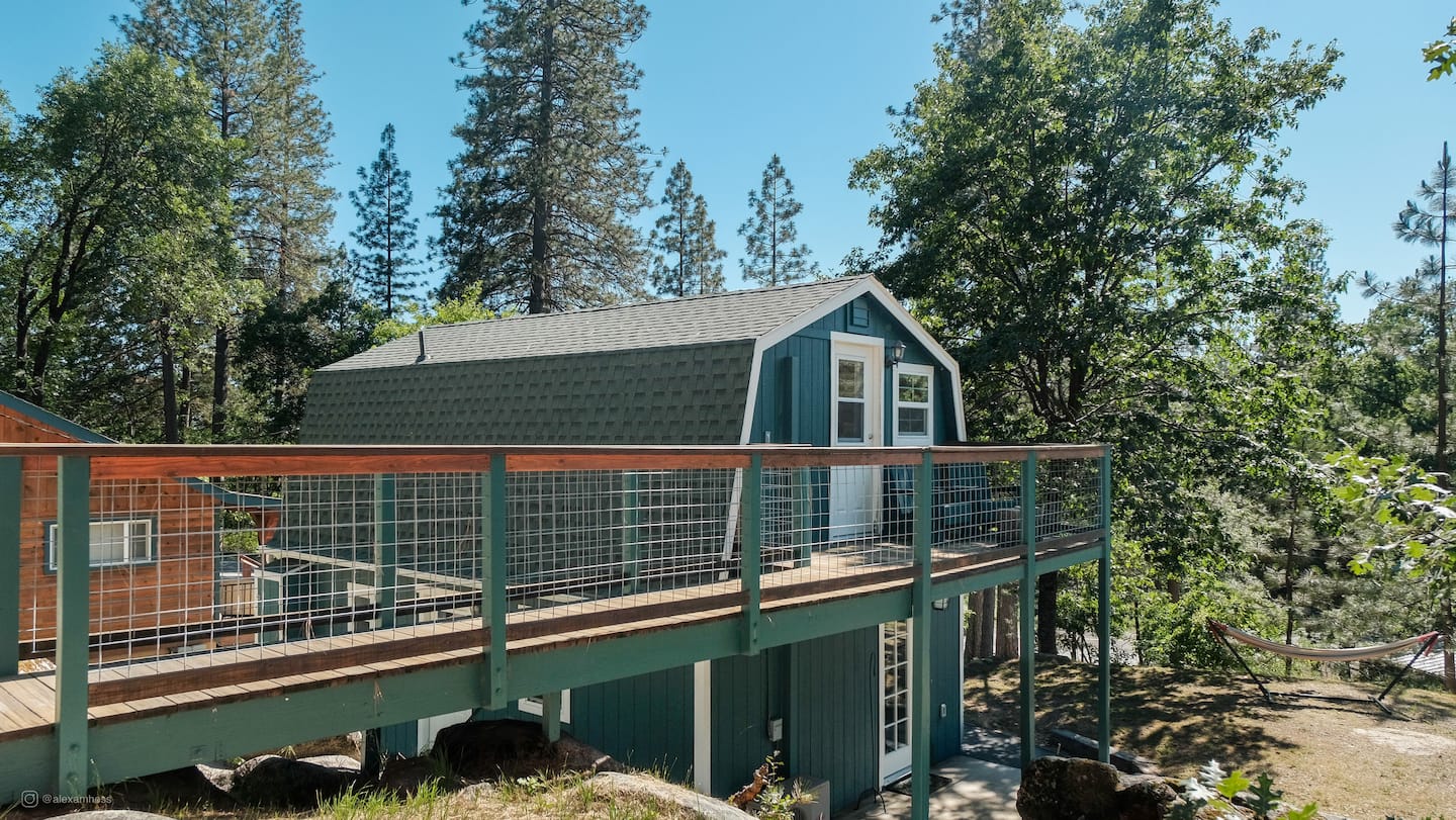 Exterior image 3