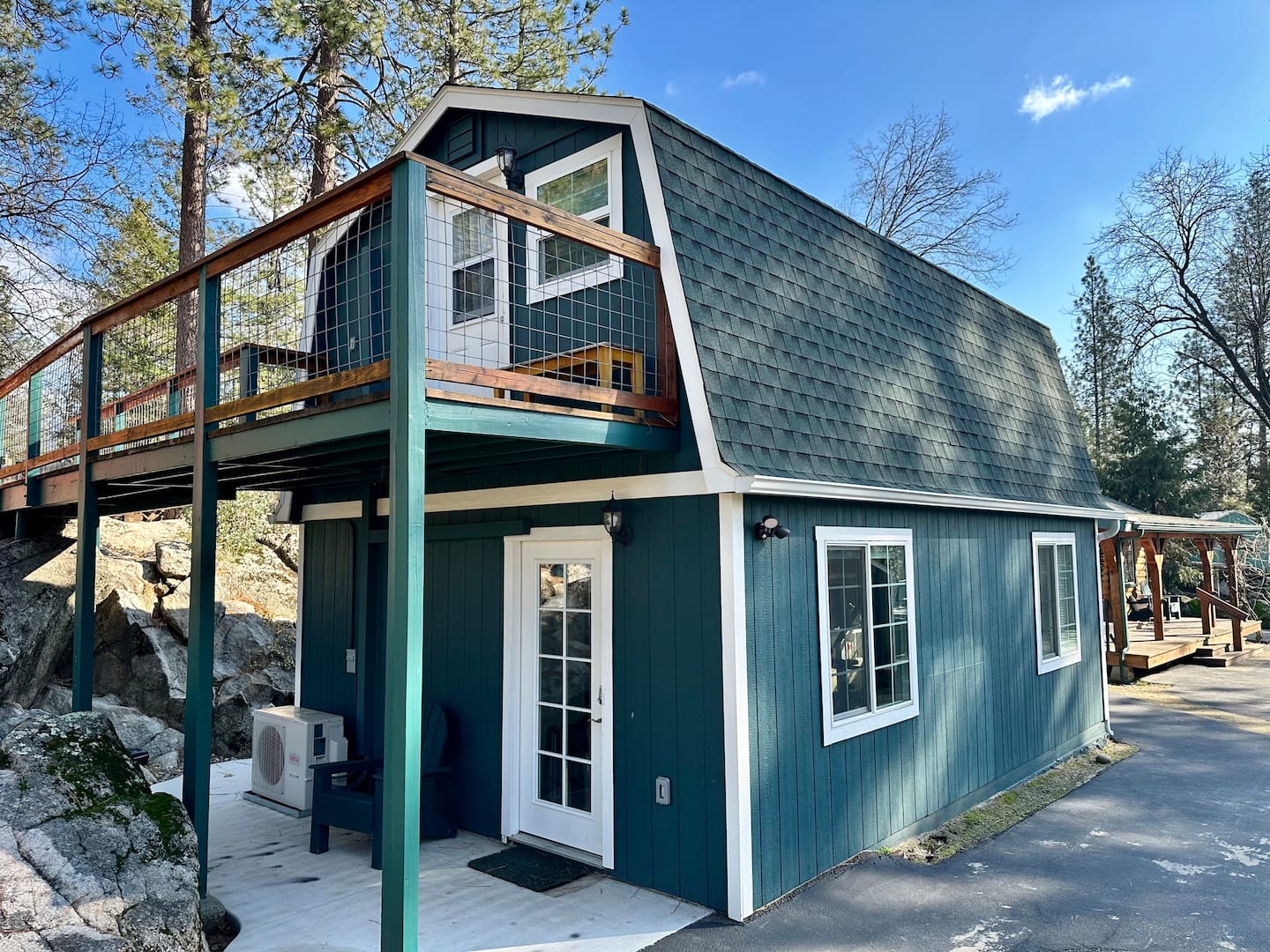 Exterior image 2