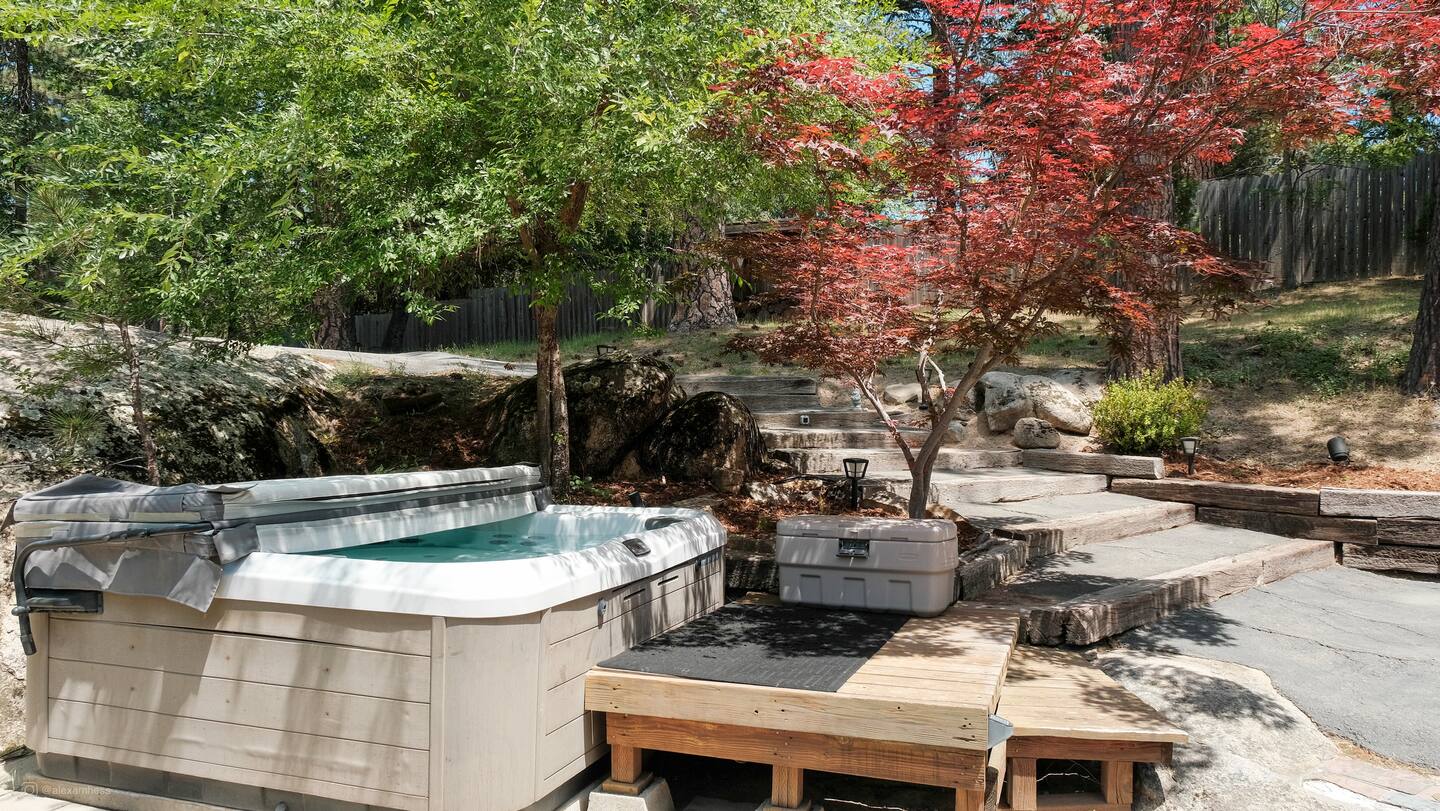 Hot tub image 1