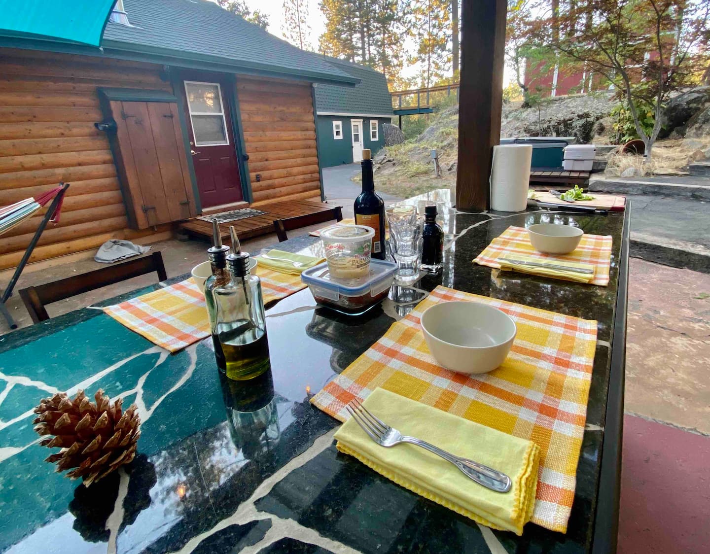 Dinning in the outdoor kitchen 