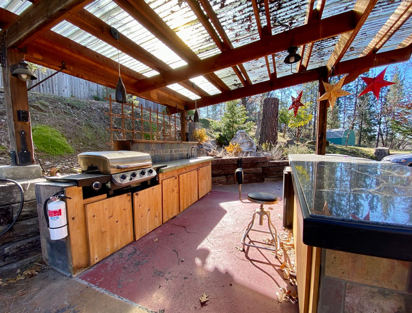 Grill and fridge outside (the sink does not work at the moment)
