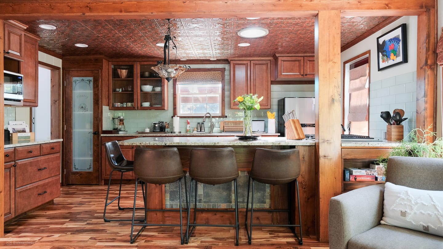Full kitchen image 1