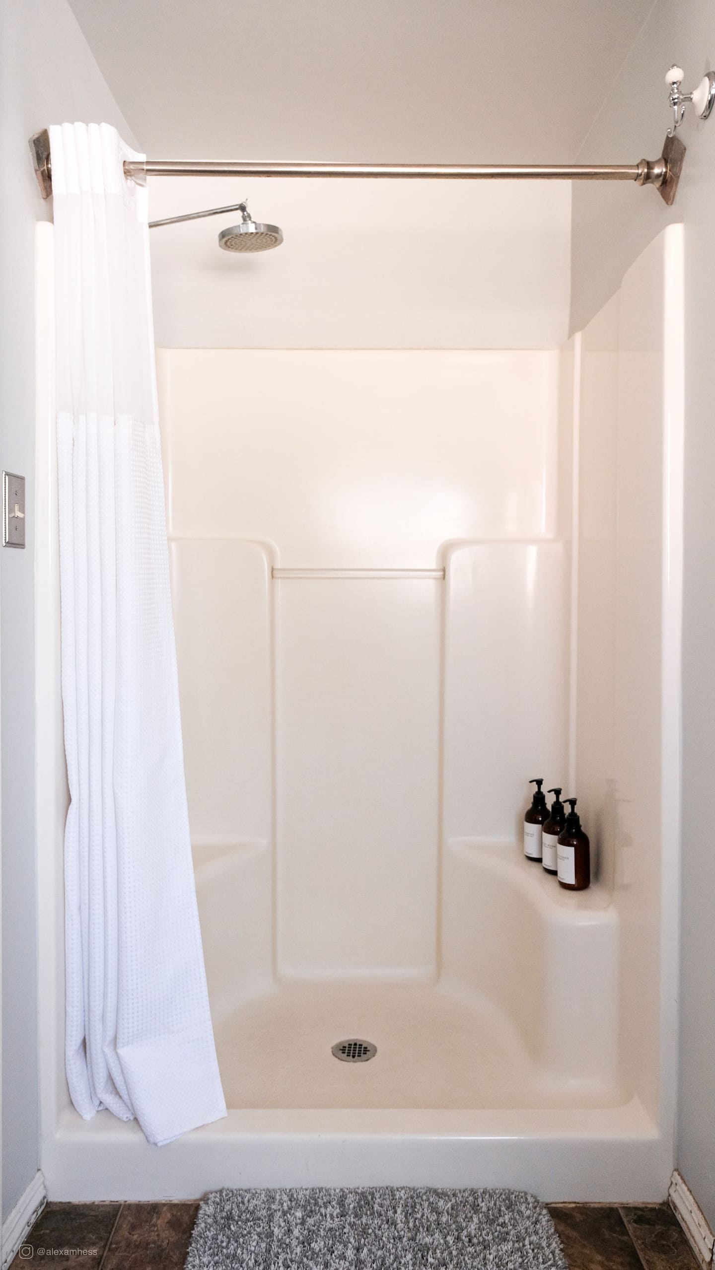 Full bathroom image 3