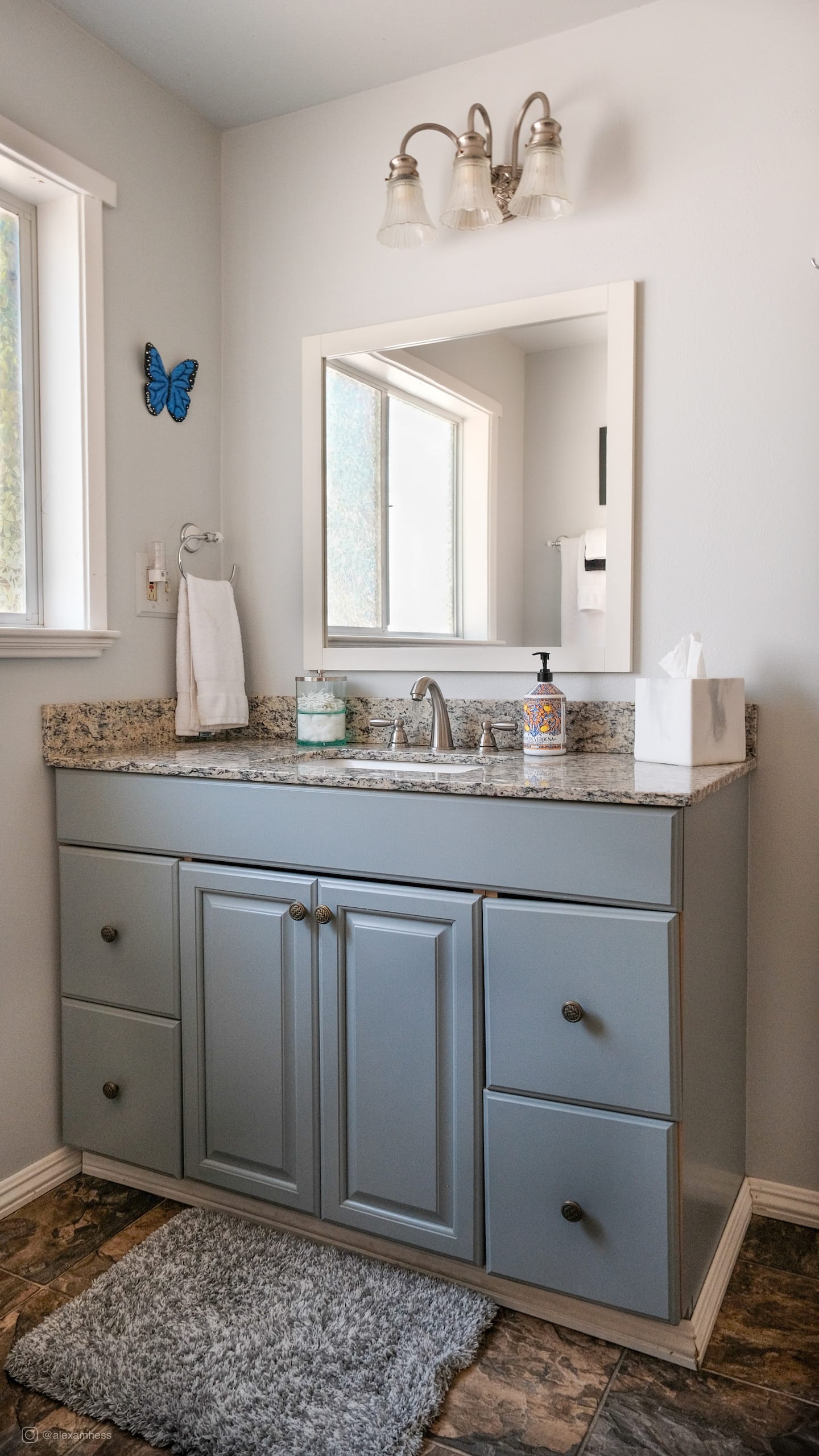 Full bathroom image 2
