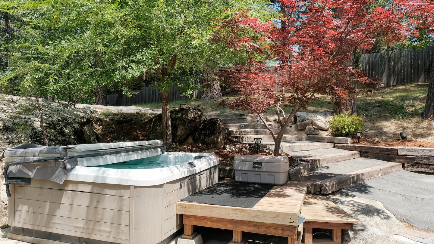 Hot tub image 1