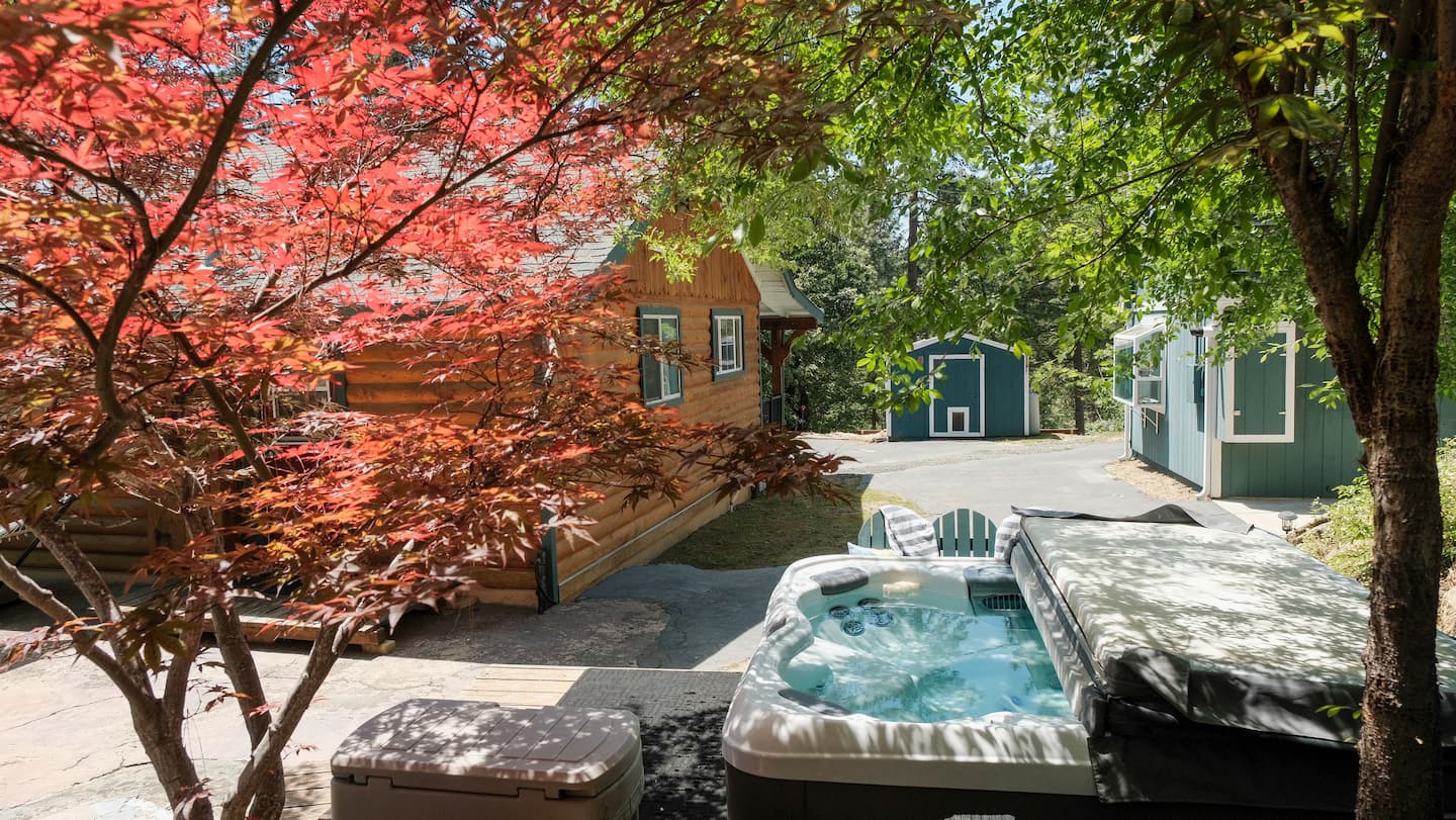 Hot tub image 3