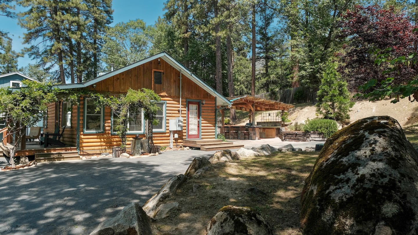 Exterior image 7